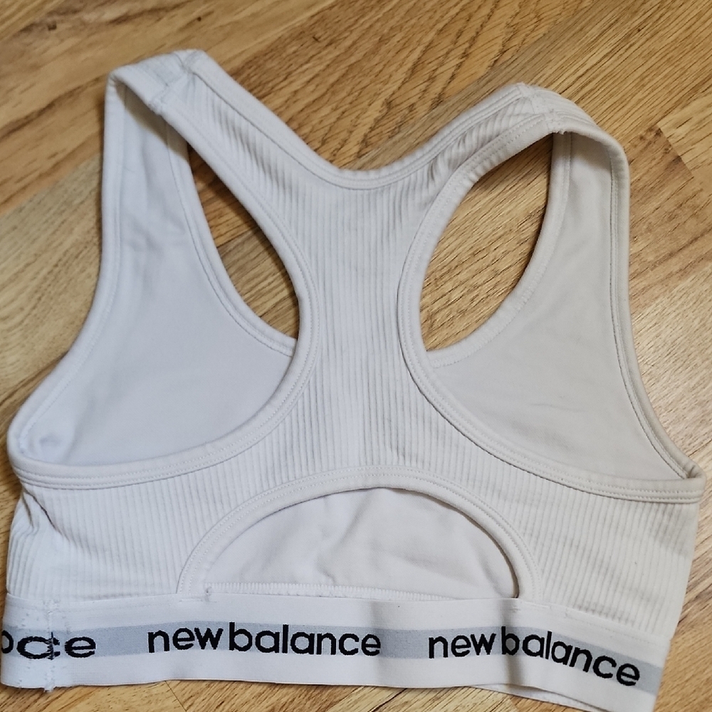 New Balance White Sports Bra SIZE Small - Picture 3 of 3